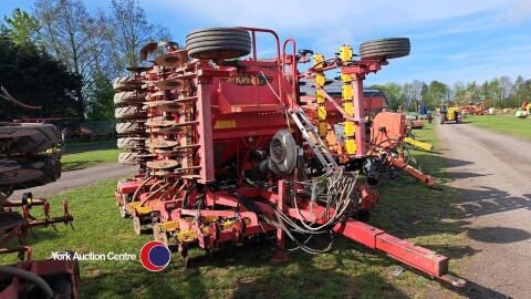 Vaderstad Rapid 600F System disc drill, rear auger tank filler, front frame wheels, 2002