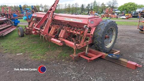Massey Ferguson 30 4m drill with trailer, rubber pipes in hopper, small seed kit