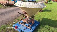Vicon fertiliser spreader - 2