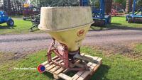 Vicon fertiliser spreader - 2