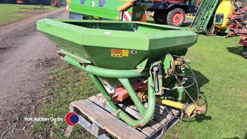 Amazone twin disc fertiliser spreader with hydraulic shut off