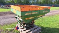 Amazone 900 fertiliser spreader - 2