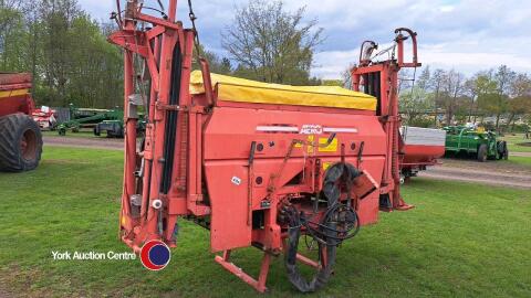 Kuhn Aero 1212 12 boom spreader, 1992