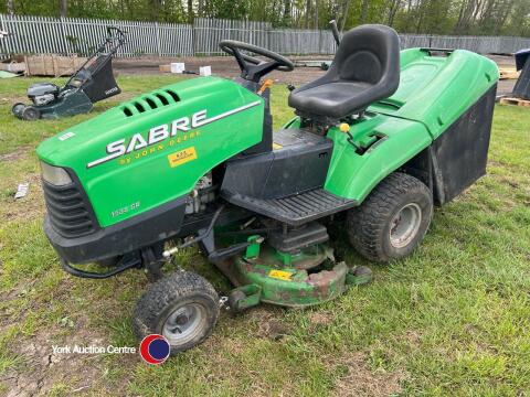 John Deere Sabre ride on mower