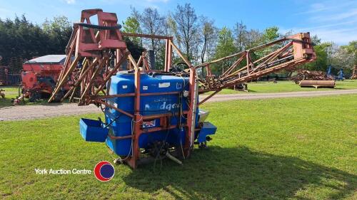 Gem boom sprayer