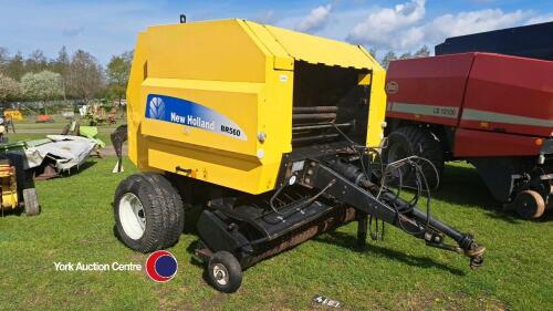 NH BR 560 round baler