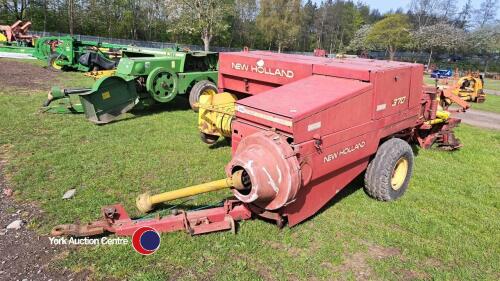 New Holland 370 baler