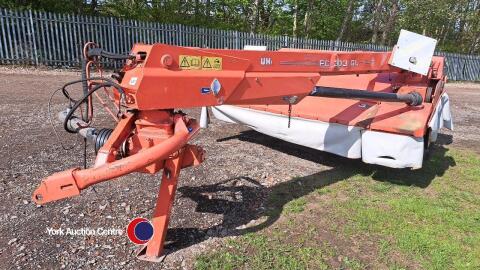Kuhn FC 303 trailed mower conditioner c/w Giro headstock