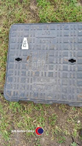 New cast iron manhole cover including frame