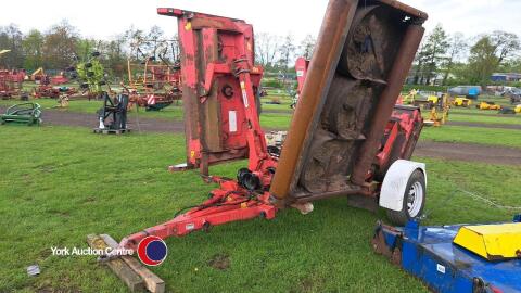 2011 Trimax 493 batwing grass topper mower