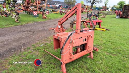 TKS bale strip bale handler / cutter