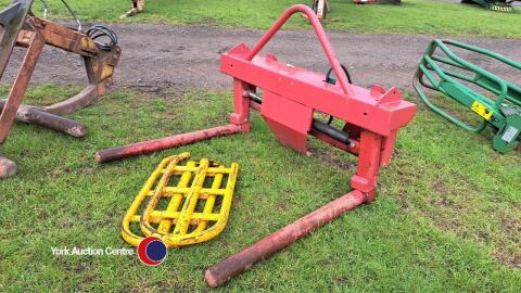 Redrock Bale squeeze for round and square bales, Quicke brackets