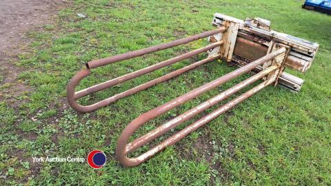 Bale squeezer