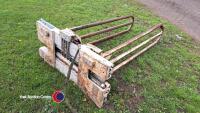 Bale squeezer - 2