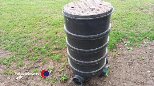 Manhole and lid
