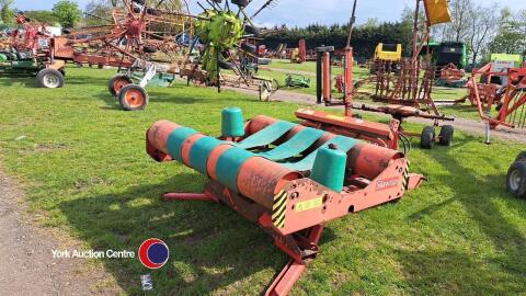 Kverneland UN7558 automatic round bale wrapper