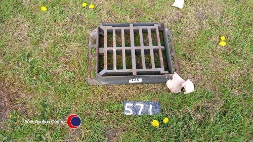 Cast iron road grate