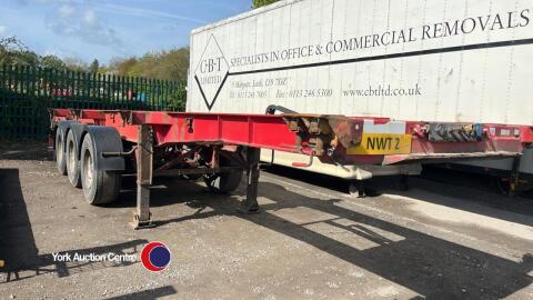 Extending container trailer