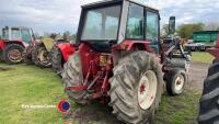 International 484 tractor with loader, power tip for bucket and muck fork, road registered with V5. Serviced with cylinder head and gasket done, starts and runs well, pickup hitch, tipping pipe, power steering. ODN 581T - 4