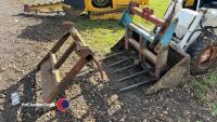 Bobcat 310 skid steer, working order, starts, runs, drives, all hydraulics work, with bucket and muck grab, key in office - 5