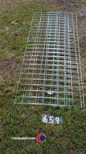 5 x galvanised mesh panels