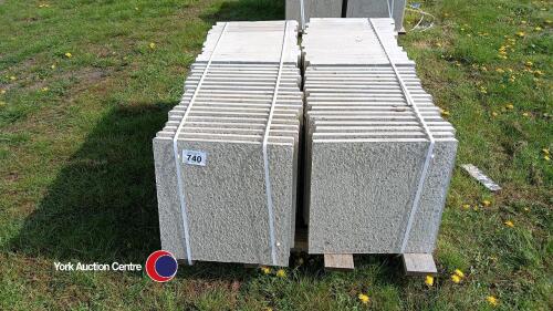 Pallet of approx 70 light Grey paving slabs, 450mm x 450mm
