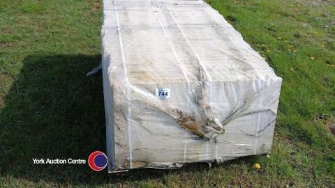 Pallet of approx 70 buff paving slabs, 450mm x 450mm