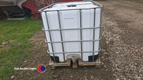 Clean IBC with frame