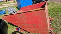 Forklift tipping skip