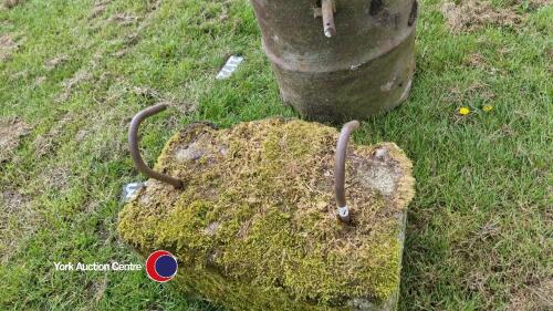 Concrete rear counterweight for a tractor