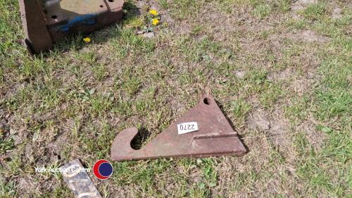 Pair of implement loader brackets