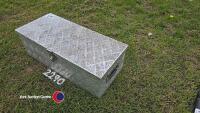 Chequer plate strap box - 3