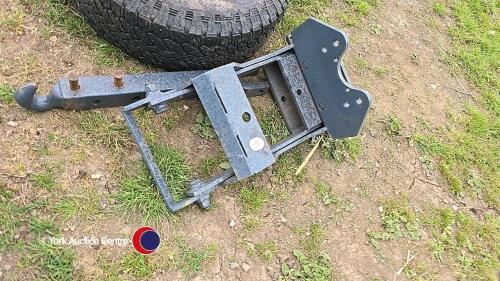 Case pickup hitch