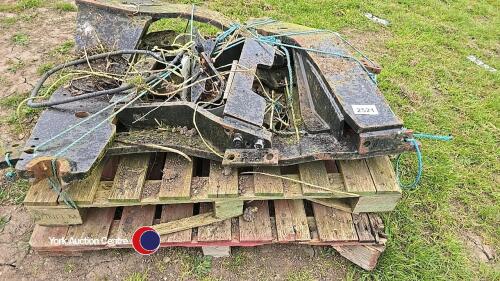 Valtra loader brackets