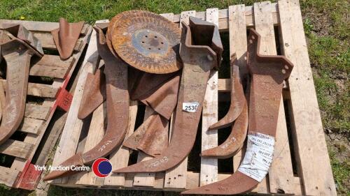 3 McConnel Shakerator legs c/w shins, points and top brackets