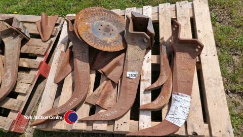 3 McConnel Shakerator legs c/w shins, points and top brackets
