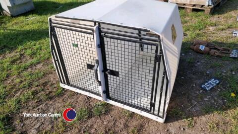 Lintran car type dog box with removable partition, with keys, key in office