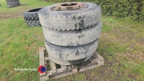 4 x 11/22.5 tyres on 10 stud rims
