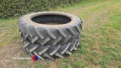2 tyres 13.6 x 38
