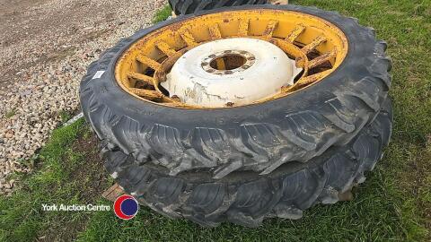 Pair of row crop wheels, 230/195R48