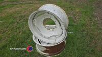 Pair 12-28 rims NH Case - 3