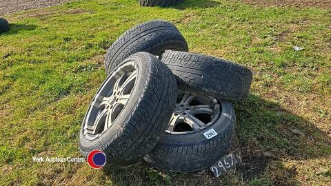 4x Fox alloys to fit Navara D40 255/50 R20