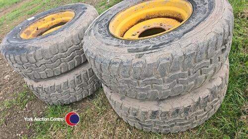 4 x 385/65/22.5 tyres on 8 stud