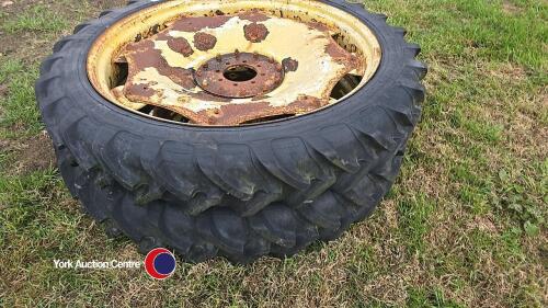 Pair of row crop wheels, 9.5 - 44