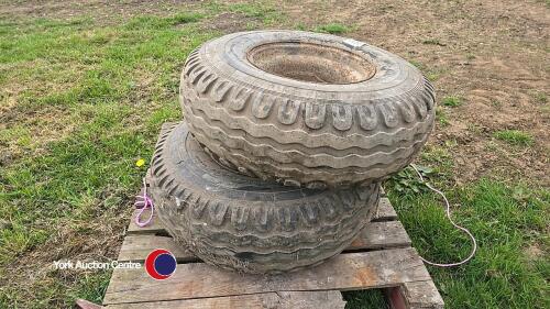Pair of tractor front wheels, 12.5L - 15 SL