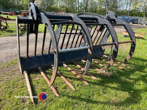Strimech 7ft 6in muck grab on Manitou brackets