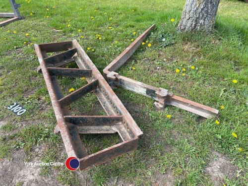 Euro bracket and one pallet tine, to fit a front end loader