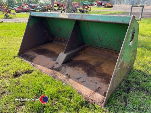 Loader bucket, 2m wide, built in hydraulic tipper
