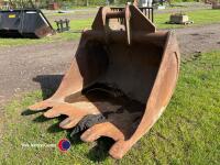 13T digging bucket 65 mm pins - 2
