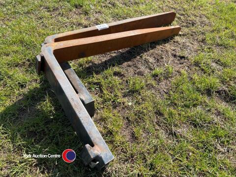 Pair of forklift tines